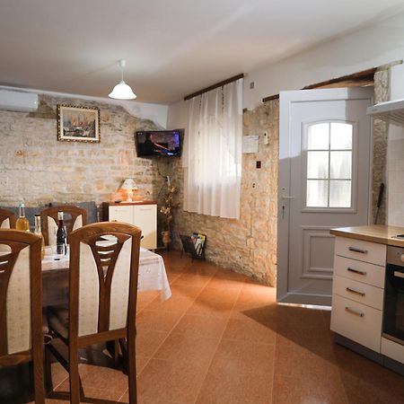 Apartments Faris Kanfanar Ngoại thất bức ảnh