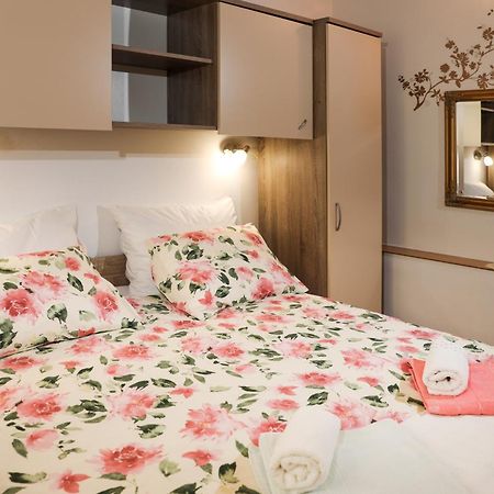 Apartments Faris Kanfanar Ngoại thất bức ảnh
