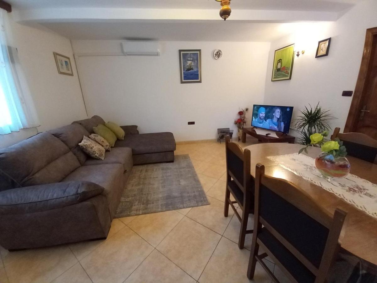 Apartments Faris Kanfanar Ngoại thất bức ảnh